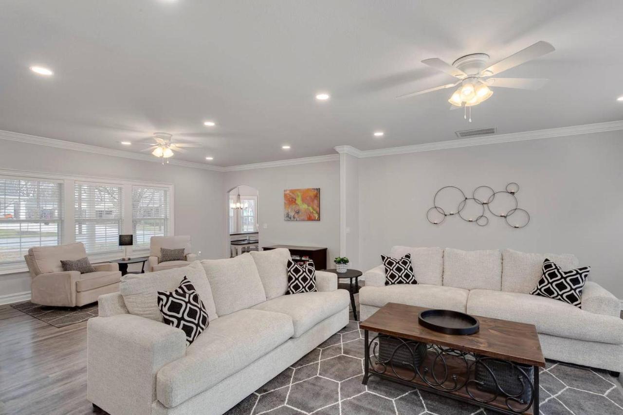 Modern Farmhouse - 2 Minute Bike To Slaughter Pen Trailhead - Dtwn Bentonville Bagian luar foto