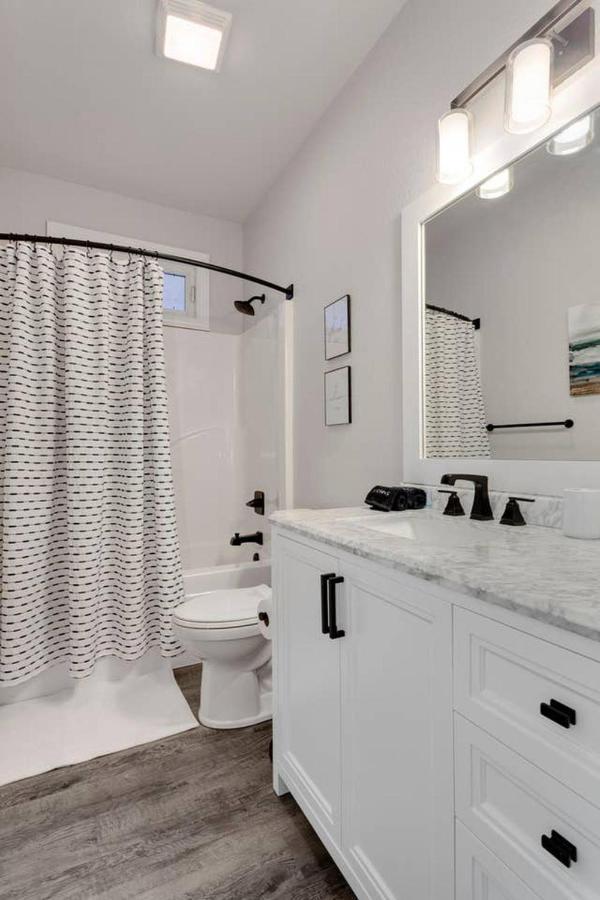 Modern Farmhouse - 2 Minute Bike To Slaughter Pen Trailhead - Dtwn Bentonville Bagian luar foto